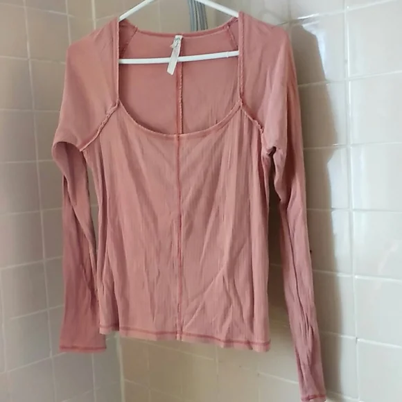 Cute Top - Picture 1 of 1